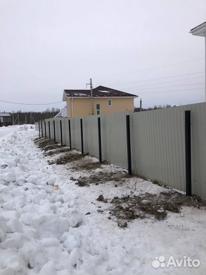 Винтовые сваи под забор с монтажом