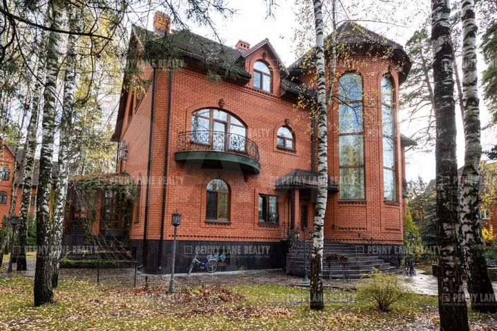 Коттедж 1000 м² на участке 28 сот.