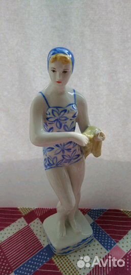 Фарфоровая статуэтка (лфз )