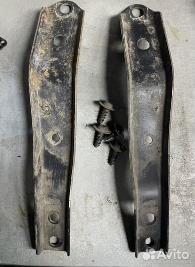 Крепления решетки радиатора Фабия 1