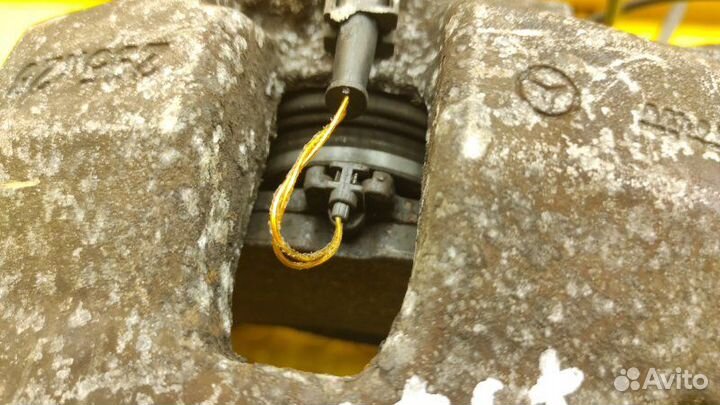 Суппорт передний правый Mercedes-Benz W212