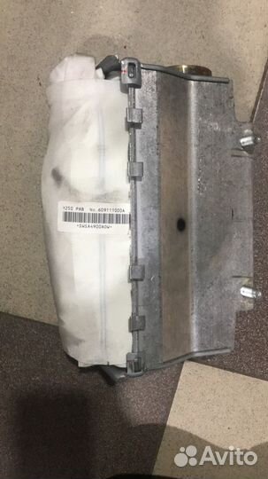 Подушка безопасности пассажирская (в торпедо) для