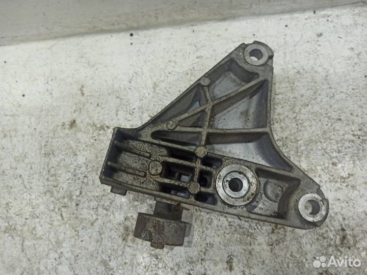 Кронштейн двигателя бмв