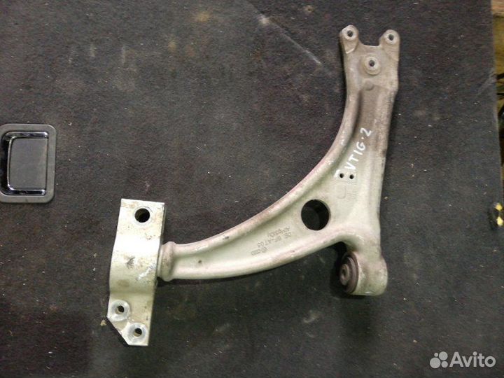 Рычаг передний передний Volkswagen Tiguan CAW 2009