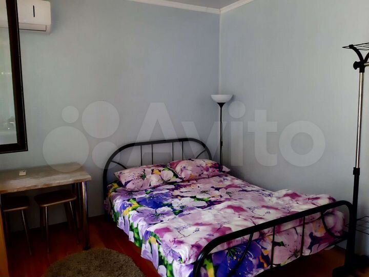 Комната 20 м² в 5-к., 1/3 эт.