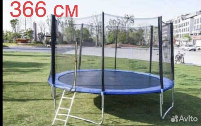 Уличный батут с защитной сеткой