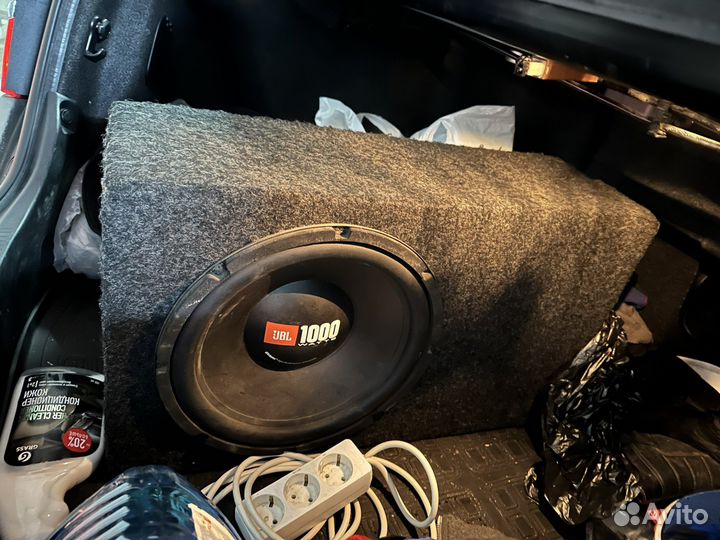 Сабвуфер jbl 1000 w + усилитель kicx 120wx4