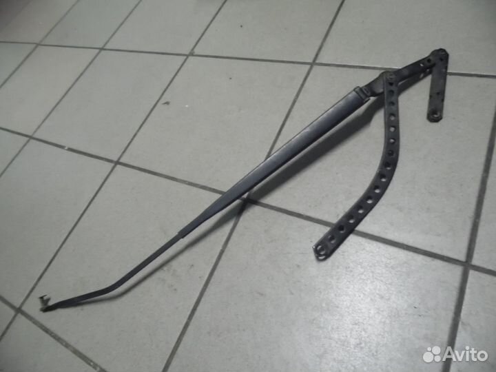 Поводок дворника правый Рено Сценик 2