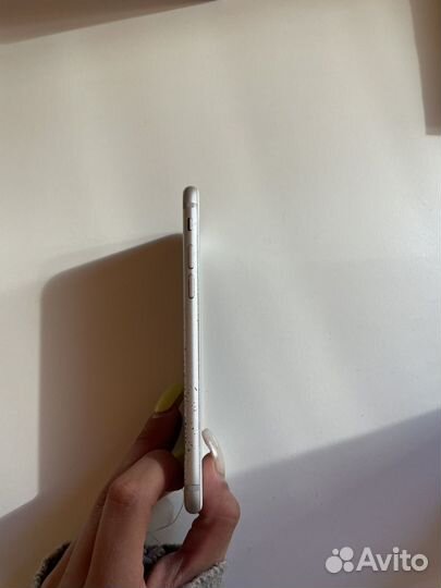 Телефон iPhone 7