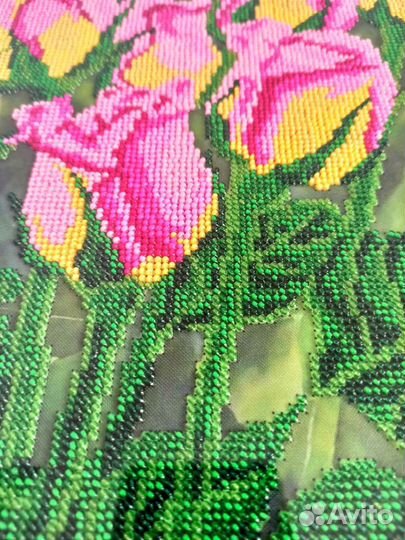 Картины в раме с вышивкой бисером