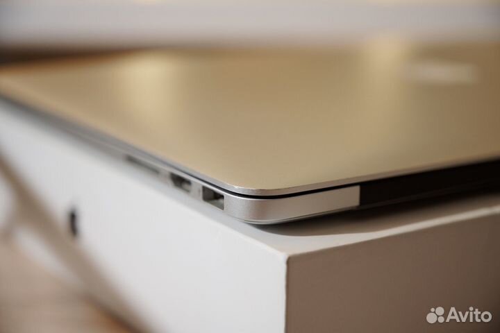 Macbook Pro 15 2015, radeon r9, 16гб озу, 1тб ссд