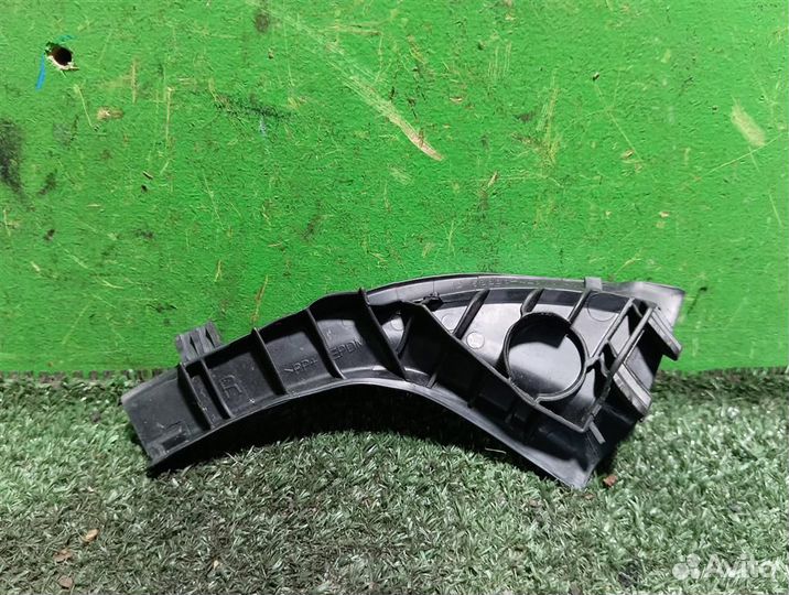 Уголок решётки стеклоочистителей правый Toyota RA