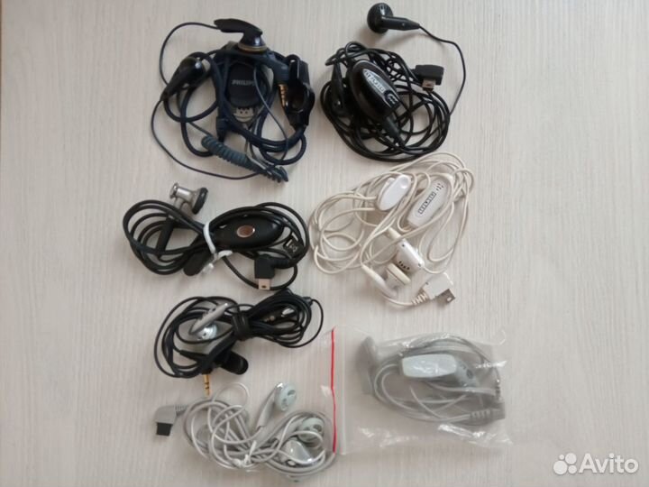 Гарнитура (наушники с микрофоном)