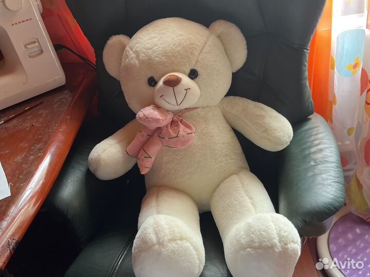 Большой плюшевый мишка
