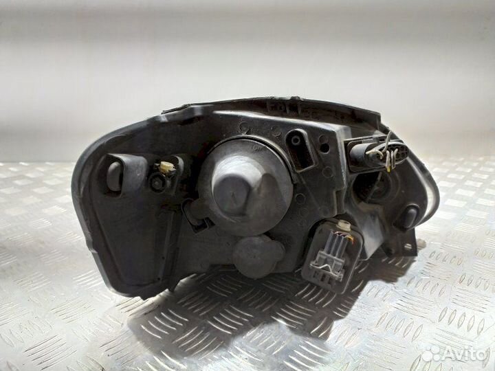 Фара Volkswagen Fox (2005-2011)