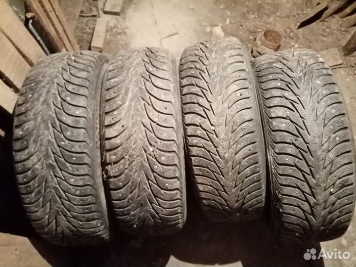 Yokohama Ice Guard Stud IG55 215/60 R16