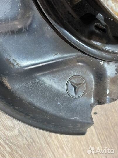 Кулак левый Mercedes-Benz E W124