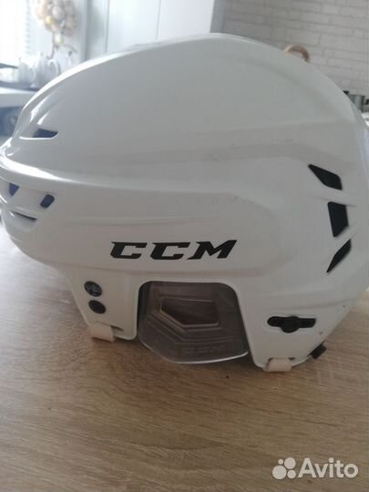 Хоккейный шлем