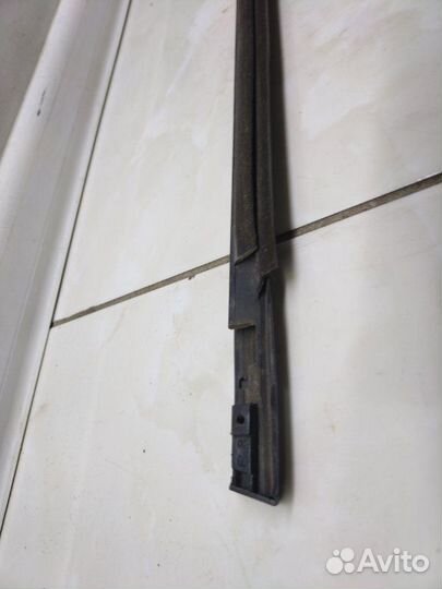Уплотнитель стекла двери передний правый Chevrolet