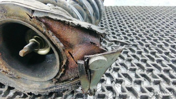 Стойка амортизатора заднего левого Nissan Almera