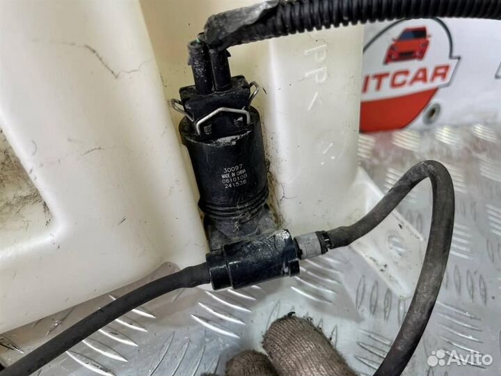 Бачок омывателя с мотором Nissan Note E11