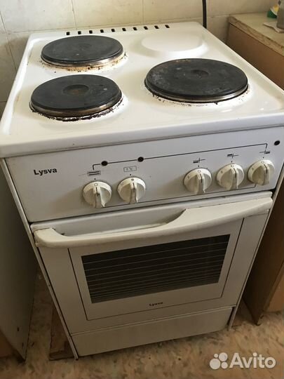 Электрическая плита с духовкой