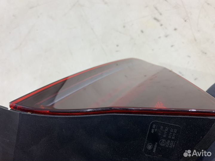 Задний фонарь светодиодный на багажнике Audi A7 4G