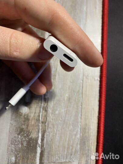 Переходник для наушников и зарядки iPhone