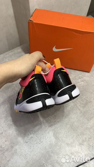 Новые кроссовки nike 35р