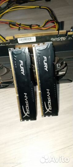 Игровой компьютер с монитором и клавиатурой