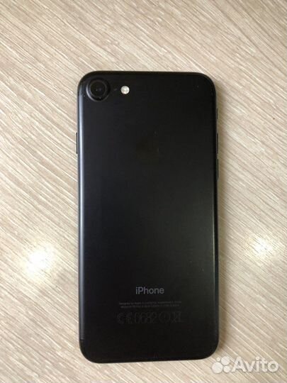 Телефон iPhone 7