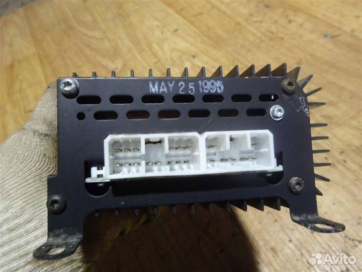 Усилитель акустической системы Jeep Grand Cheroke