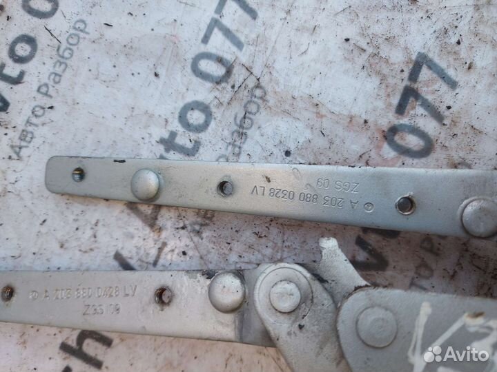 Петля капота Mercedes-Benz C-Class W203