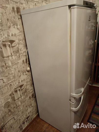 Холодильник Indesit двухкамерный, 150см