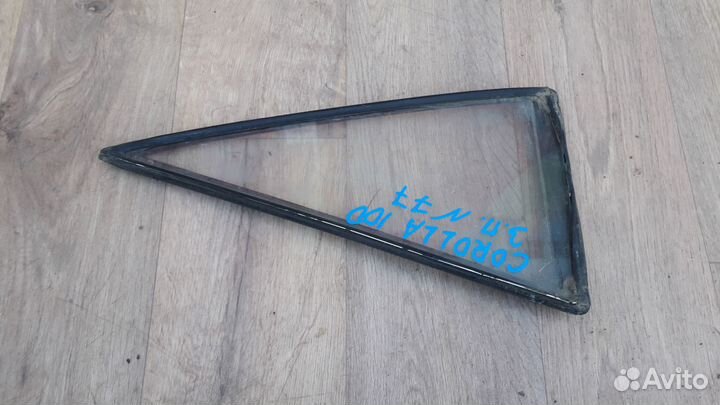 Стекло форточка двери задней прав №77 Corolla 100