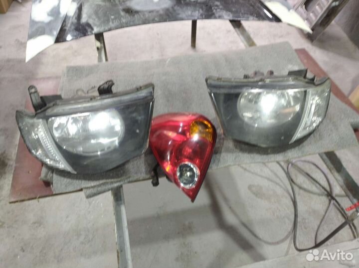 Продаю фары и задний левый фонарь Mitsubisi L 200