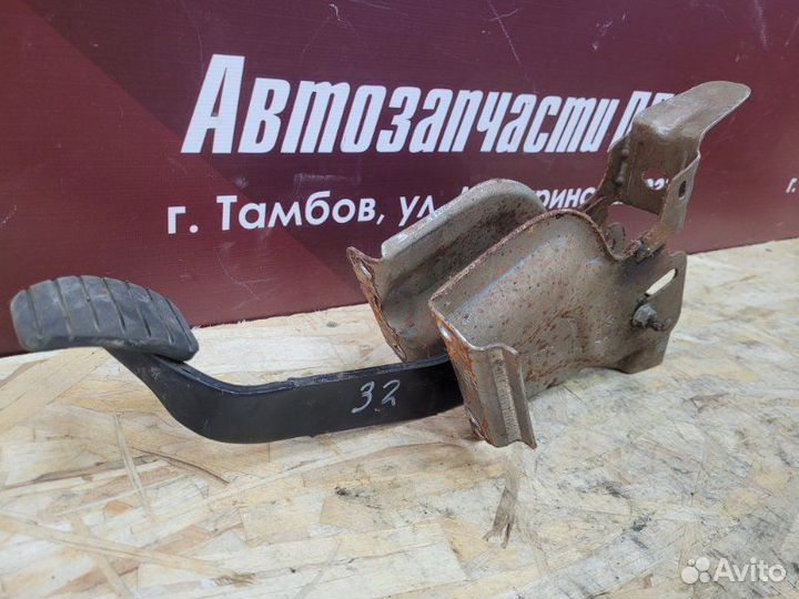 Педаль тормоза Renault Logan