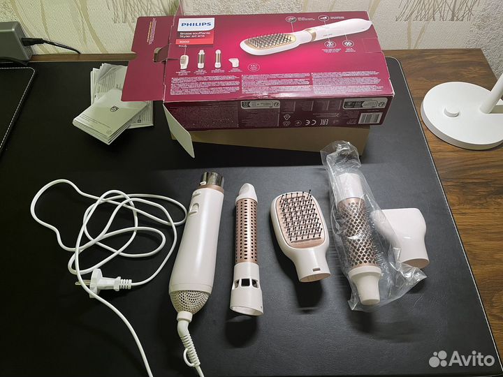 Фен-щетка Philips BHA310