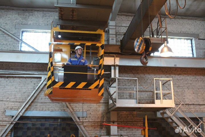 Машинист мостового крана