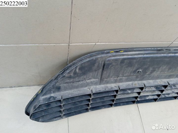Решетка в бампер центральная Ford Focus 2