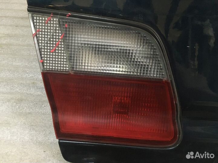 Фонарь задний внутренний левый (Nissan Maxima)