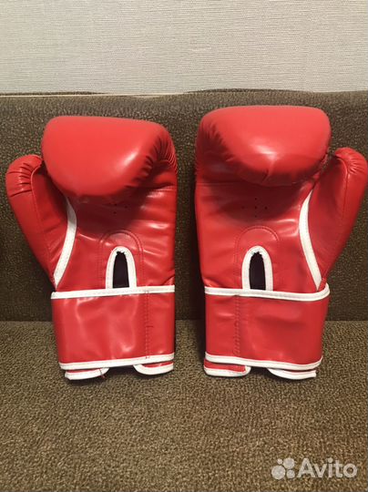 Боксерские перчатки, шлем, бинты