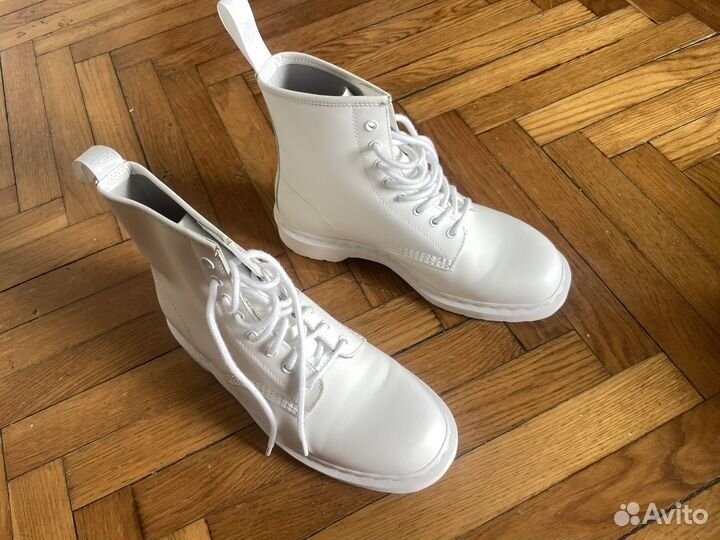 Dr martens 1460 mono white