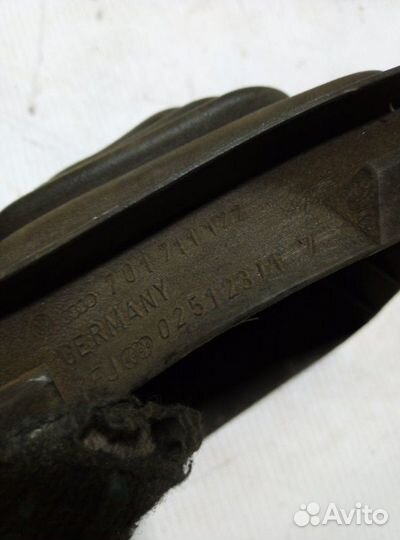 Пыльник рычага кпп Volkswagen Transporter Т4 1