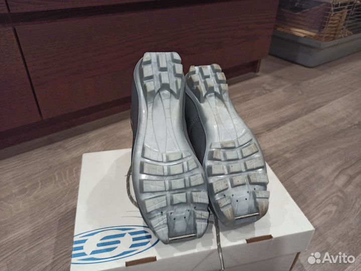 Лыжные ботинки для беговых лыж