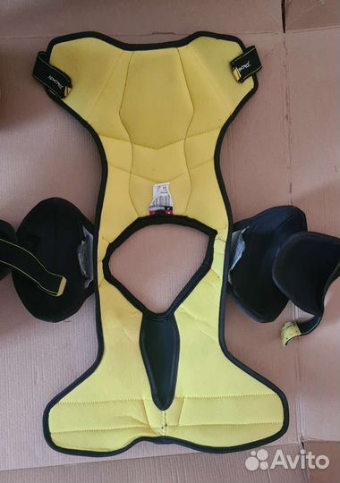 Нагрудник хоккейный ccm jr