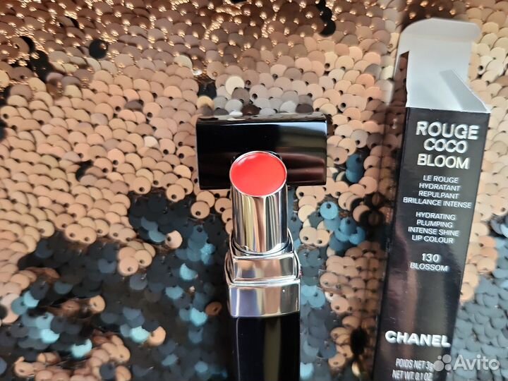 Chanel Rouge Coco Bloom Увлажняющая помада 130