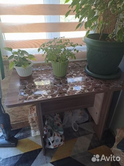 Кухонный стол