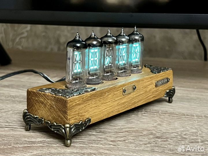 Ламповые часы на лампах ив-17