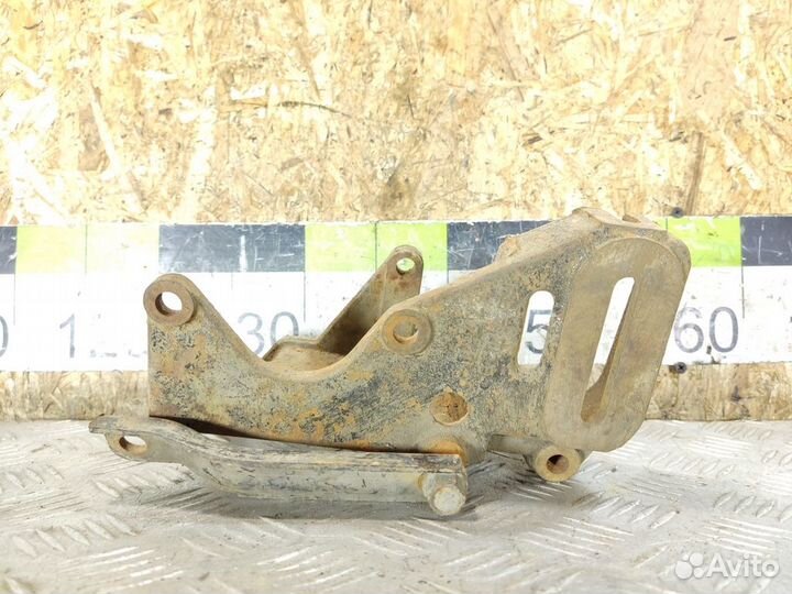 Кронштейн гидроусилителя Mitsubishi Legnum EA